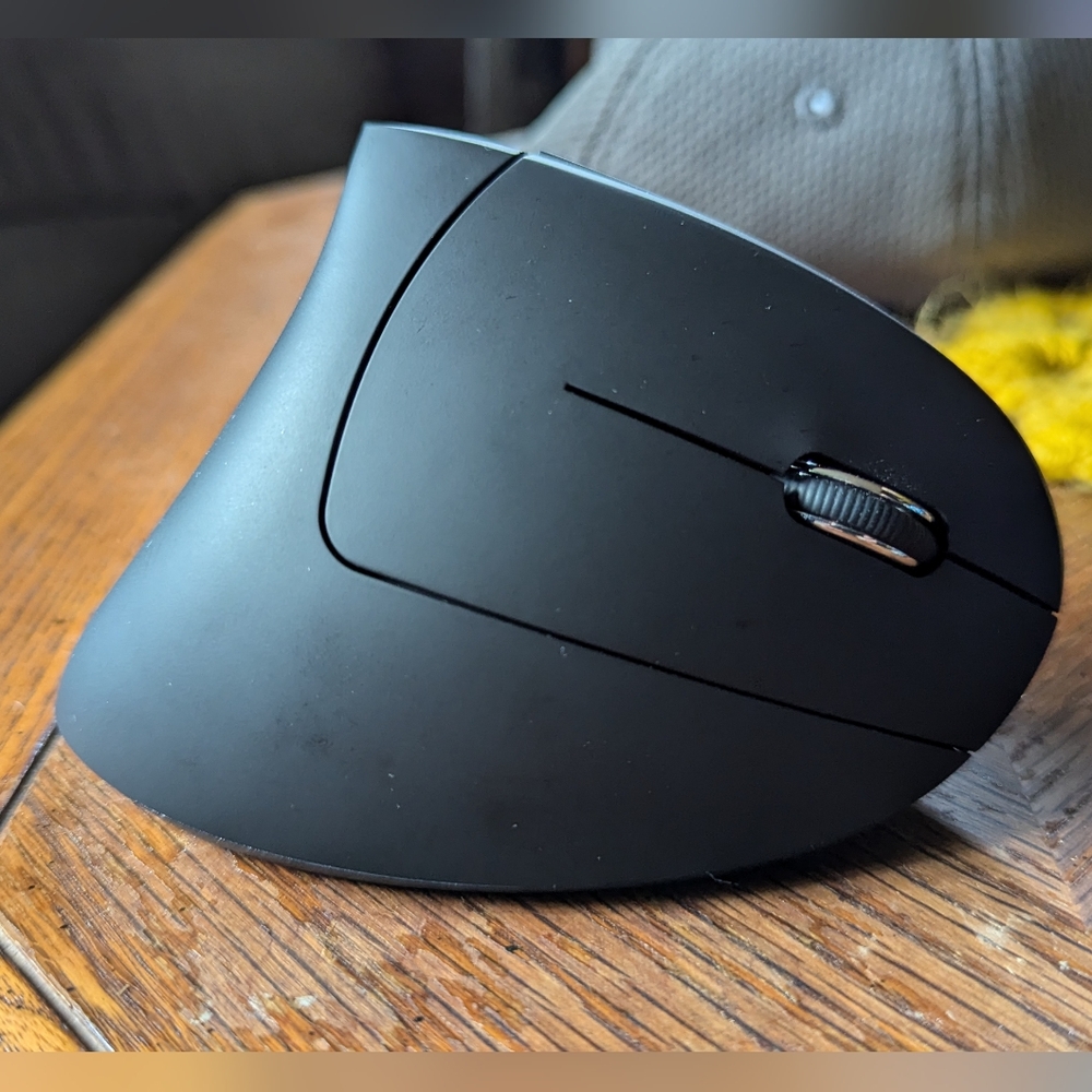 RechargeableErgonomic vertical mouse wireless silent click. Not for small hands.
